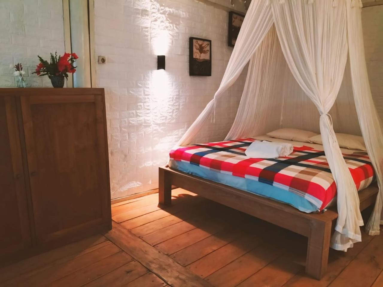 Yut'S Inn Flower Paradise Gili Gede Exterior photo